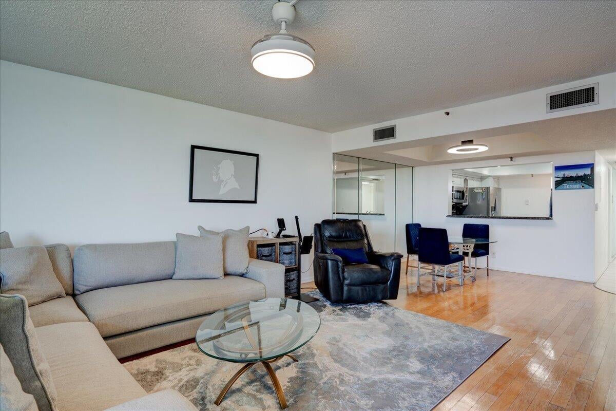  Unit 515 photo 18