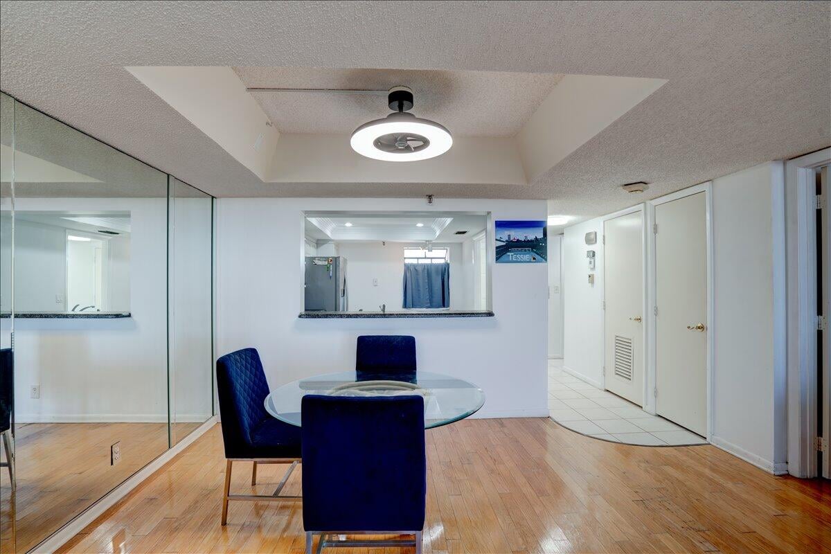  Unit 515 photo 19