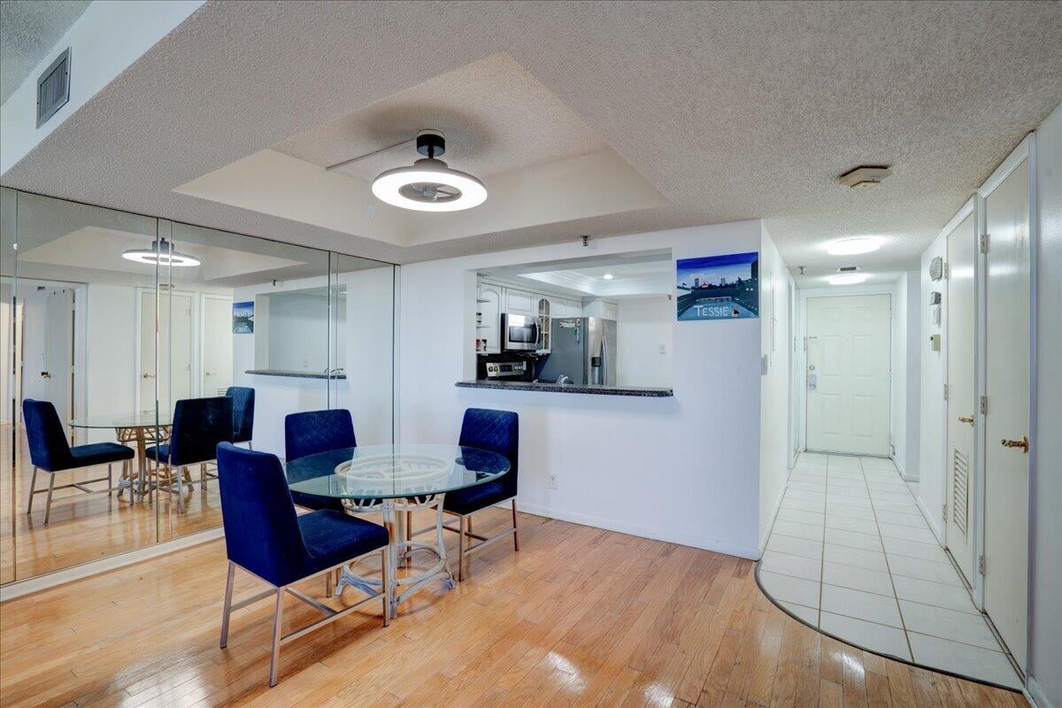  Unit 515 photo 20