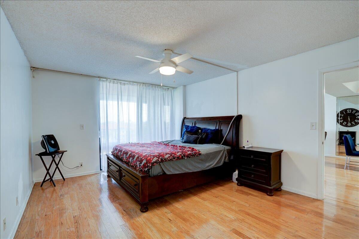  Unit 515 photo 22
