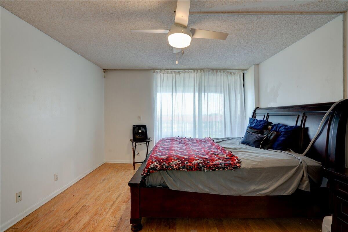  Unit 515 photo 25