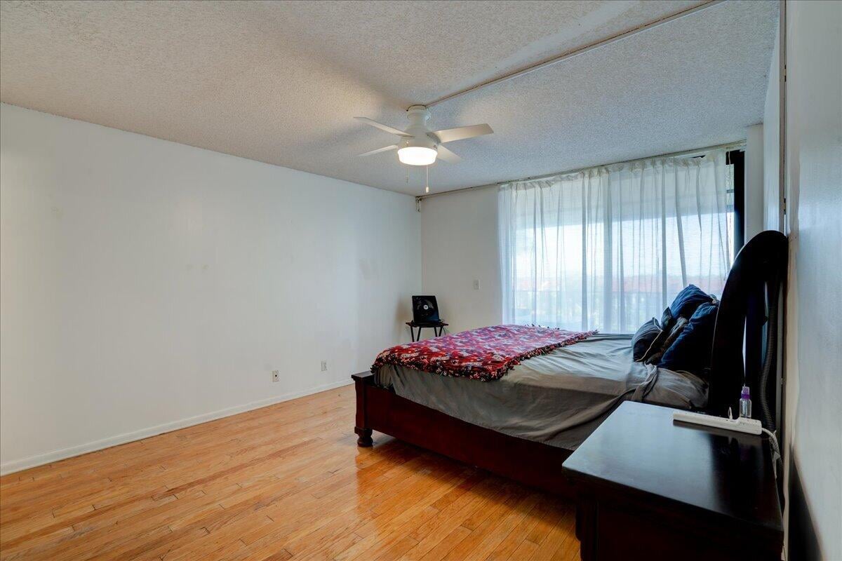  Unit 515 photo 27