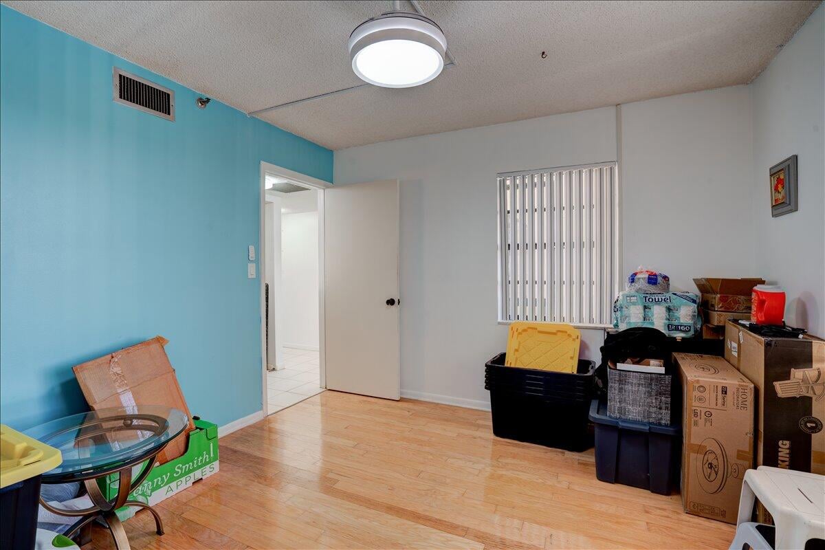  Unit 515 photo 31