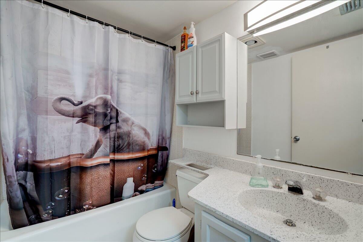 Unit 515 photo 33