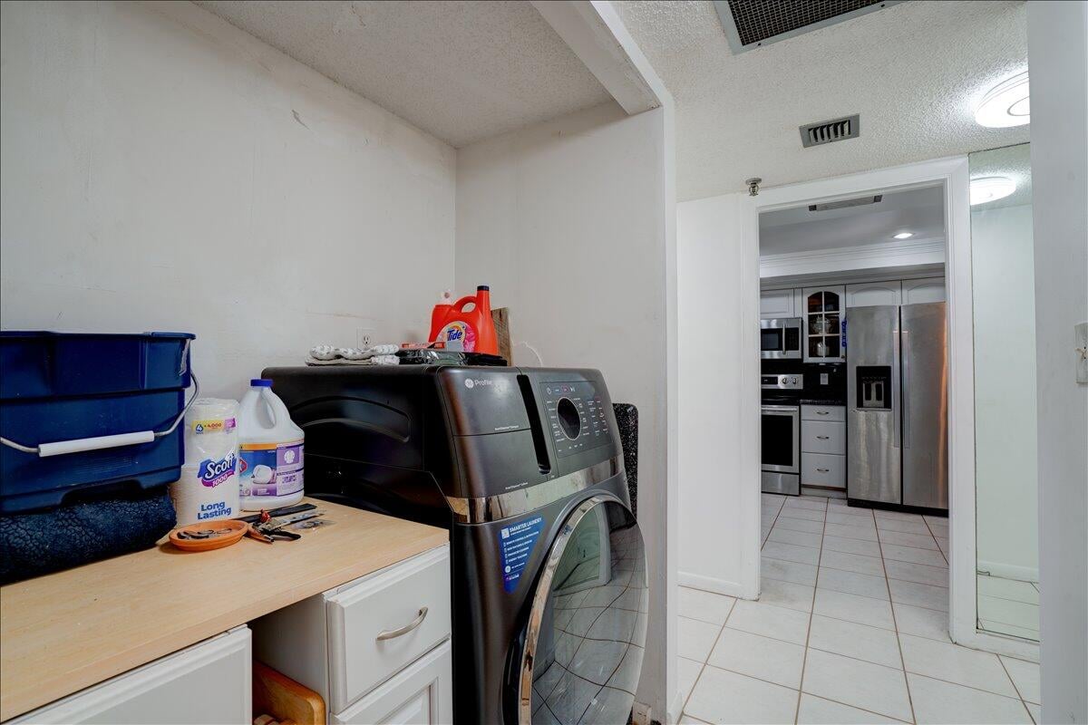  Unit 515 photo 35