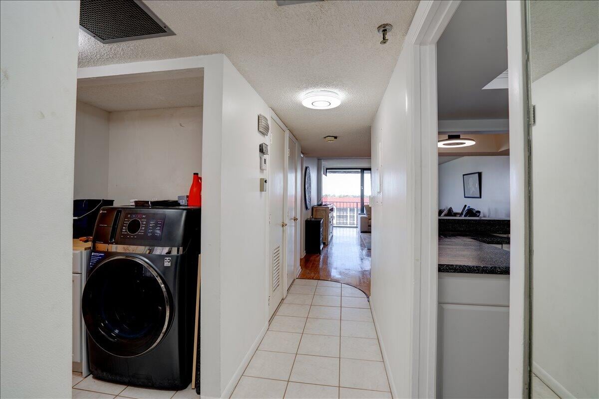  Unit 515 photo 36