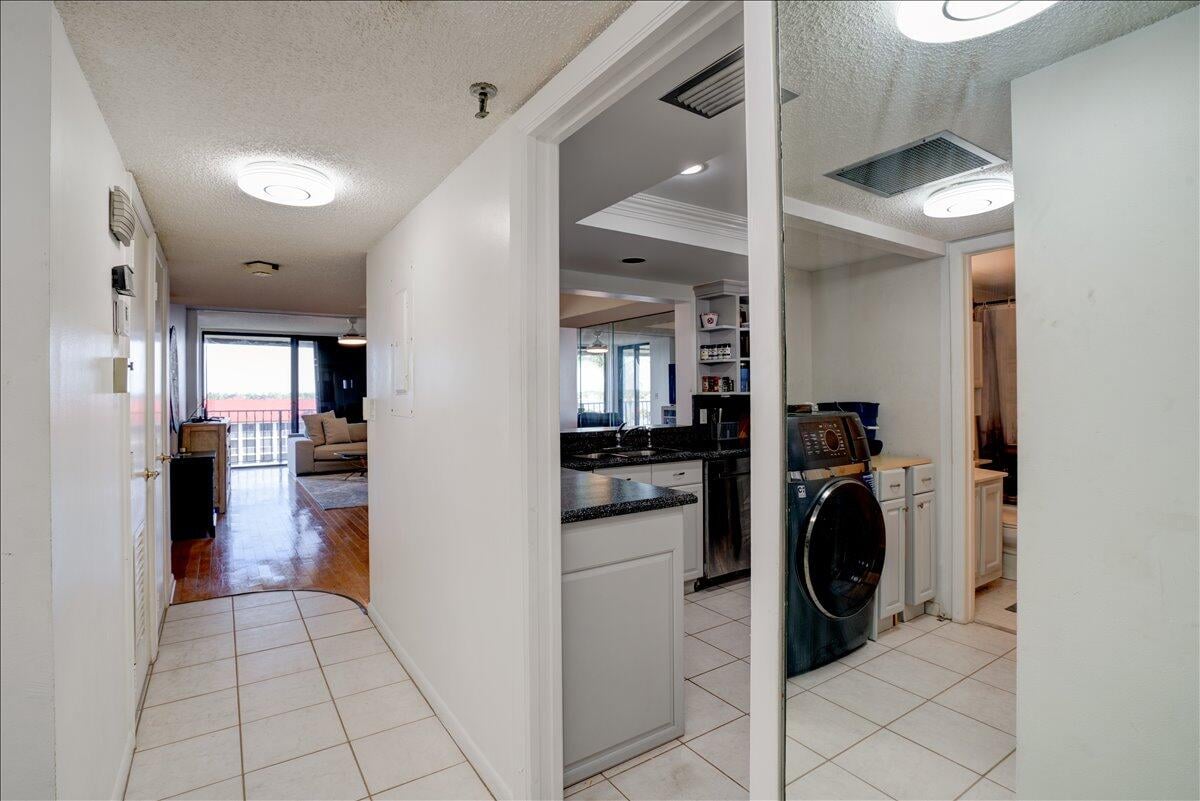  Unit 515 photo 37