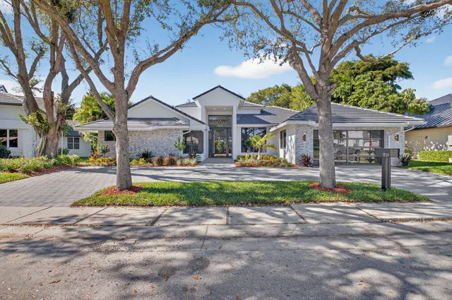 Woodfield Country Club Residence photo 2