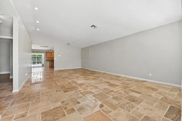 Residence photo 3