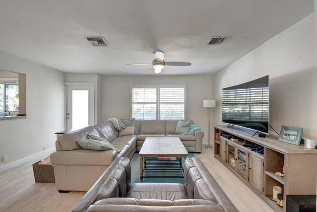  Residence photo 4