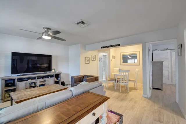  Residence photo 6