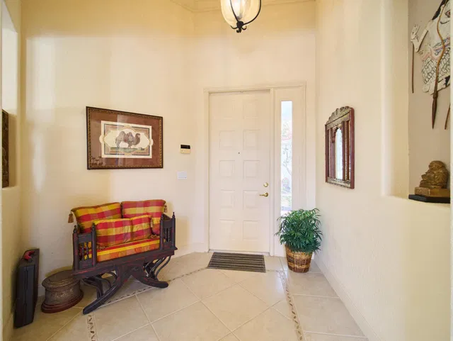 Residence photo 4