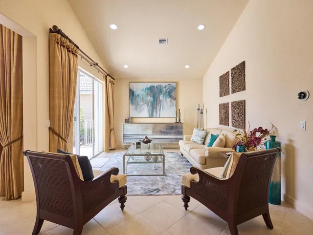 Residence photo 5