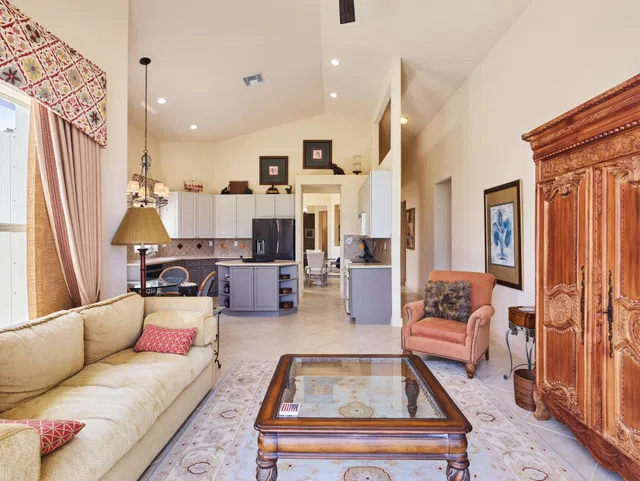 Residence photo 12