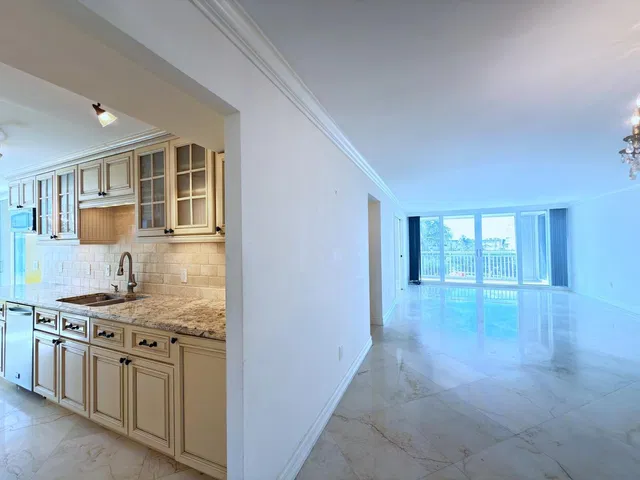 Barclay Condo Unit 410 photo 6
