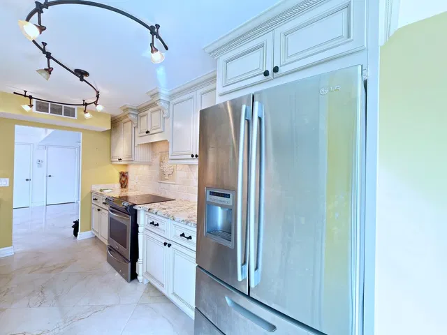 Barclay Condo Unit 410 photo 8