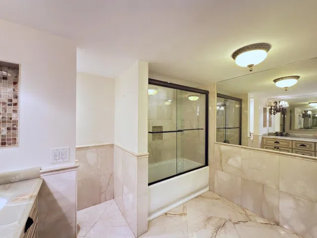 Barclay Condo Unit 410 photo 21