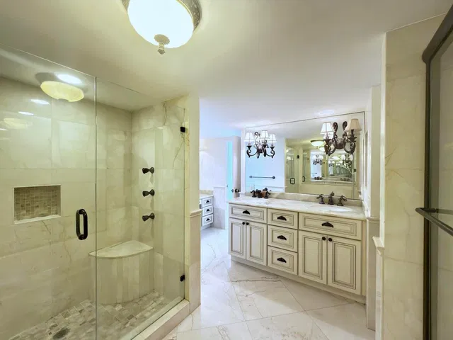 Barclay Condo Unit 410 photo 22