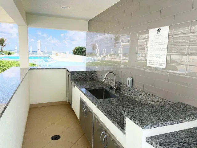 Barclay Condo Unit 410 photo 38