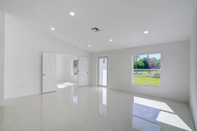 Residence photo 15