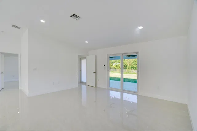 Residence photo 24