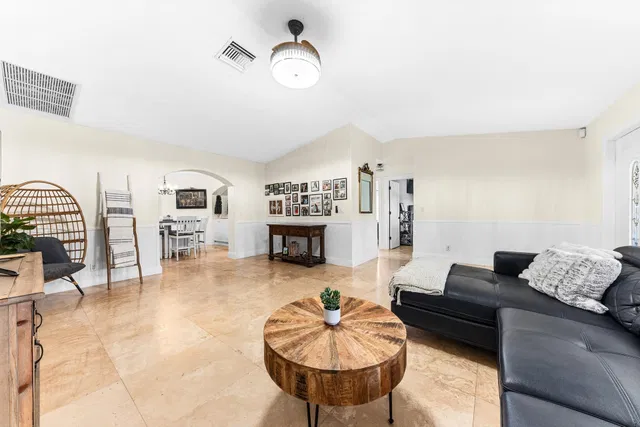  Residence photo 4