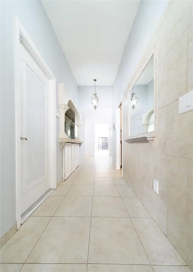 Residence photo 5