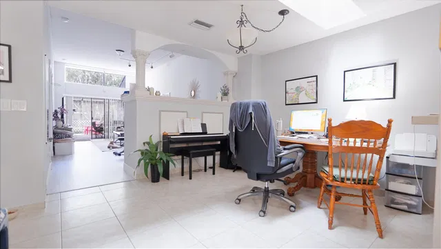 Residence photo 12
