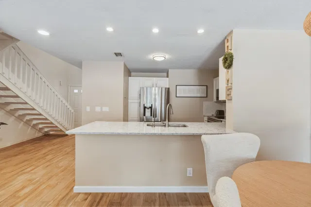 Unit 34 photo 15