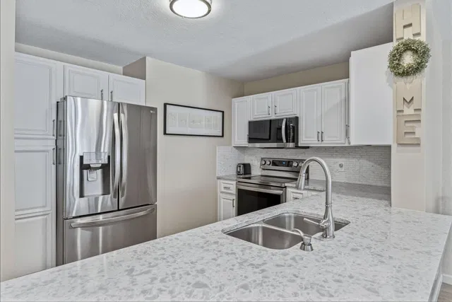 Unit 34 photo 20