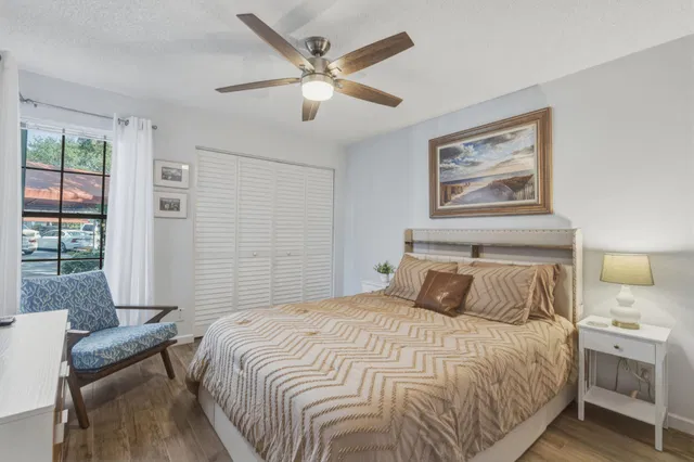 Unit 34 photo 26