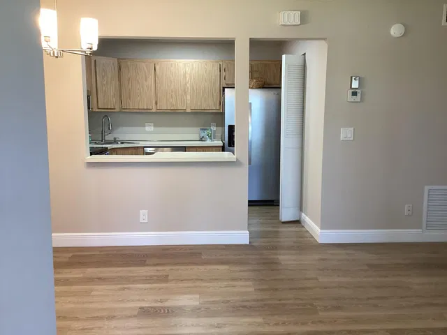 Unit B-2 photo 8