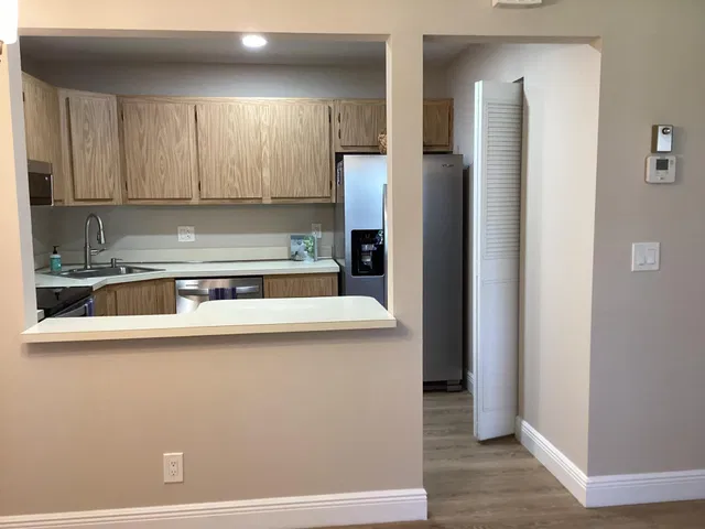 Unit B-2 photo 9