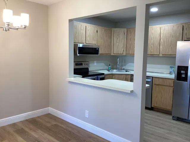 Unit B-2 photo 11