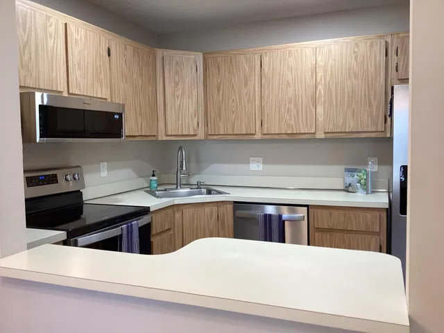Unit B-2 photo 13