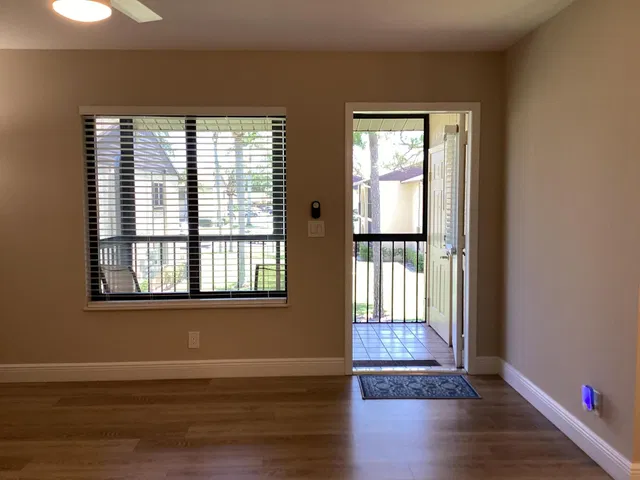 Unit B-2 photo 17