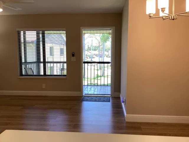 Unit B-2 photo 18