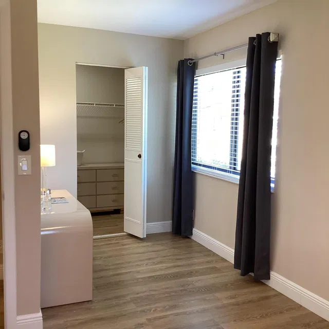 Unit B-2 photo 24