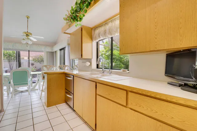 Residence photo 16