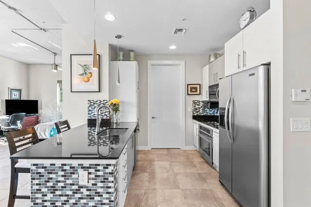 The Meridian Unit 304 photo 6