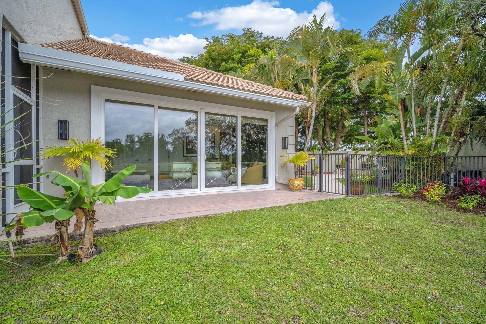 First Fairway Residence photo 32