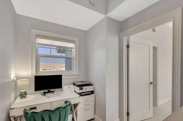 Residence photo 31