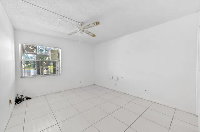 Unit H photo 6