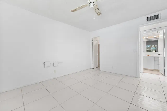 Unit H photo 7