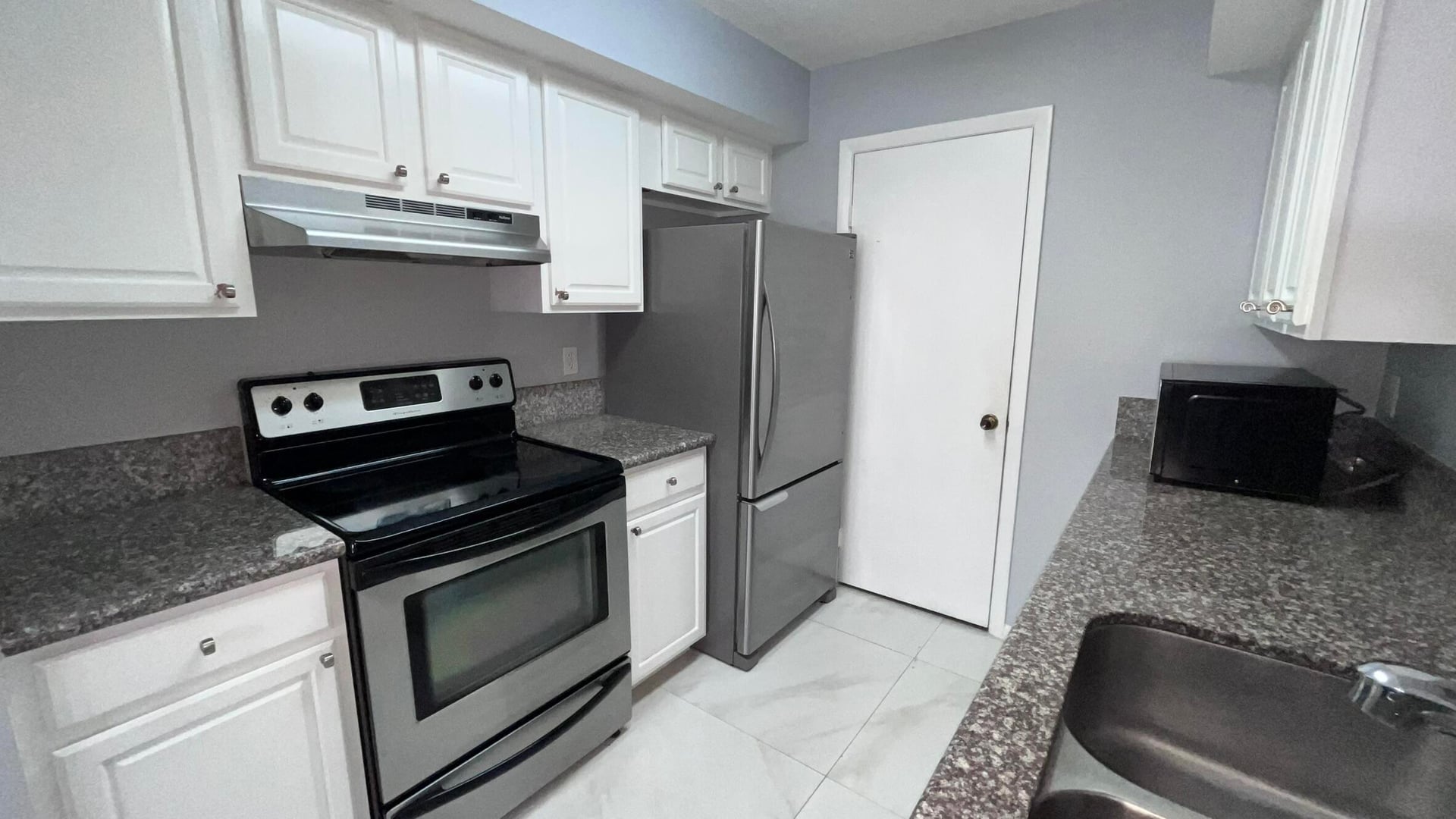 Unit 11-107 photo 3