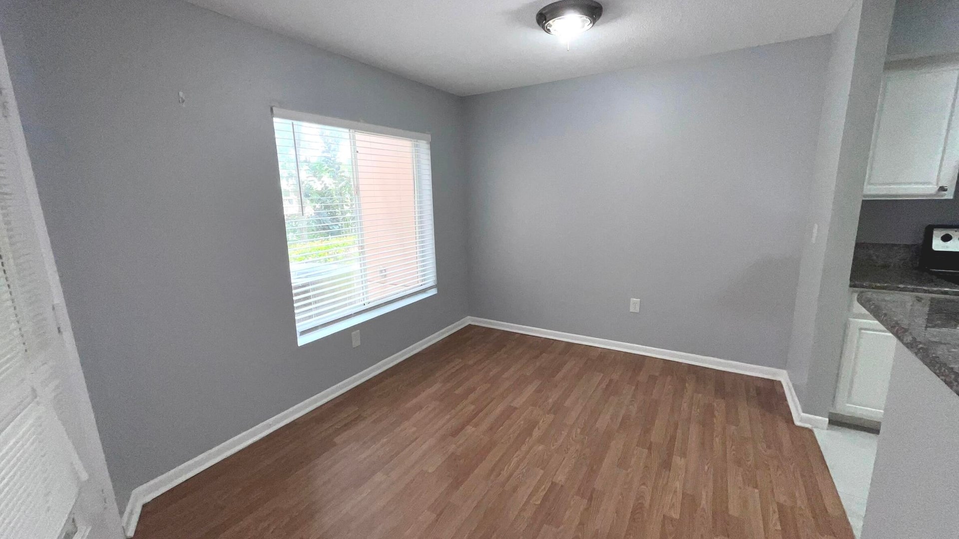 Unit 11-107 photo 5