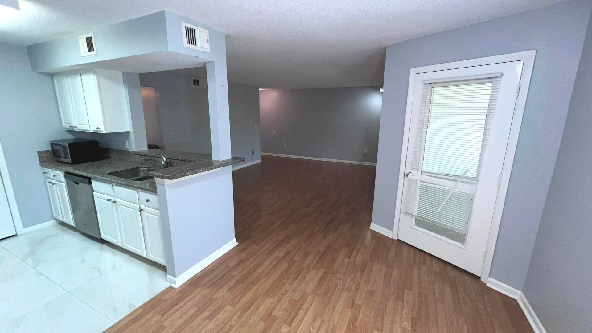 Unit 11-107 photo 6
