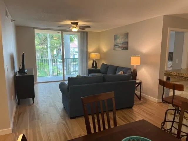 Unit 206 photo 5