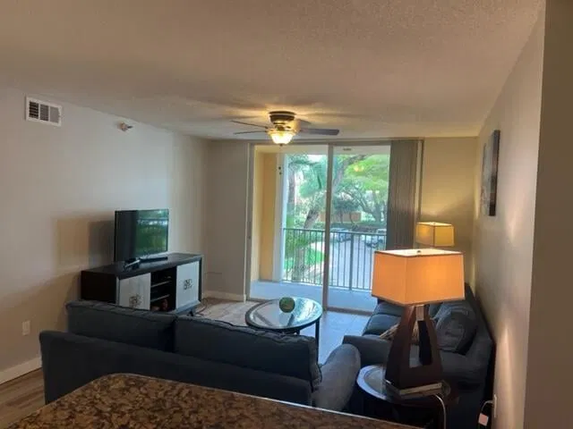 Unit 206 photo 11