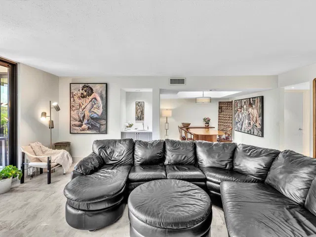 Unit 502 photo 11